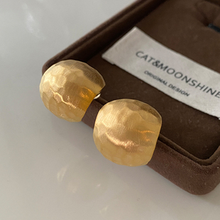 拉丝哑金半圈锤纹耳环2025新款爆款高级感耳钉女小众简约设计耳饰