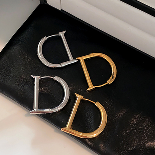 简约欧美耳饰 高级感耳环轻奢法式 光面金属字母D耳扣2025新款 爆款