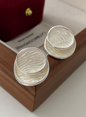 白色薄涂圆片耳钉2025新款爆款高级感耳环轻奢肌理感双层珐琅耳饰