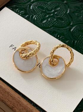 白色圆盘珐琅耳坠2025新款爆款圈圈耳扣女轻奢高级感小巧圆圈耳环