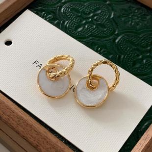 白色圆盘珐琅耳坠2025新款 圈圈耳扣女轻奢高级感小巧圆圈耳环 爆款