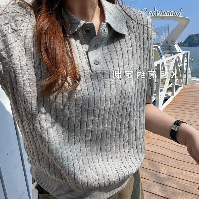 大码女装春夏2026新款微胖MM显瘦宽松Polo领麻花针织正肩短袖上衣