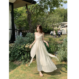 度假风花朵设计感吊带连衣裙女2026夏季新款收腰显瘦很仙的长裙子