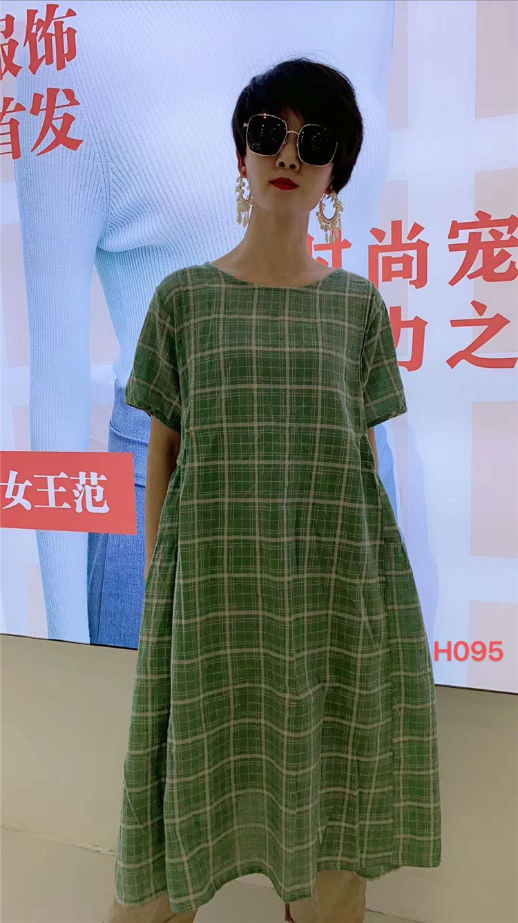 h095雪蓝杉连衣裙宽松棉麻方格裙中长款浅绿色大码拼接2023夏新款