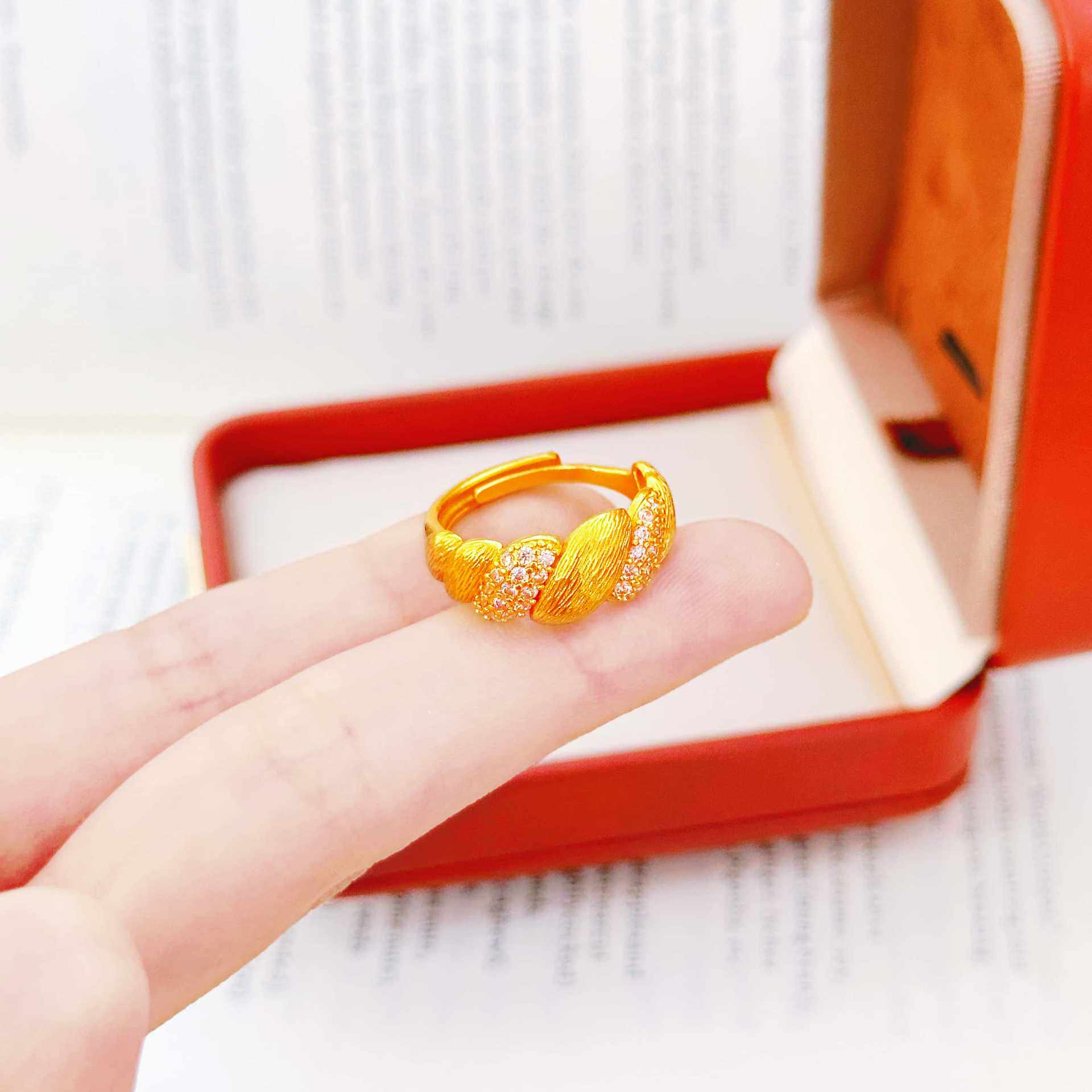 沙金饰品金店同款点钻拉丝麻花开口戒指女轻奢小众高级感设计指环