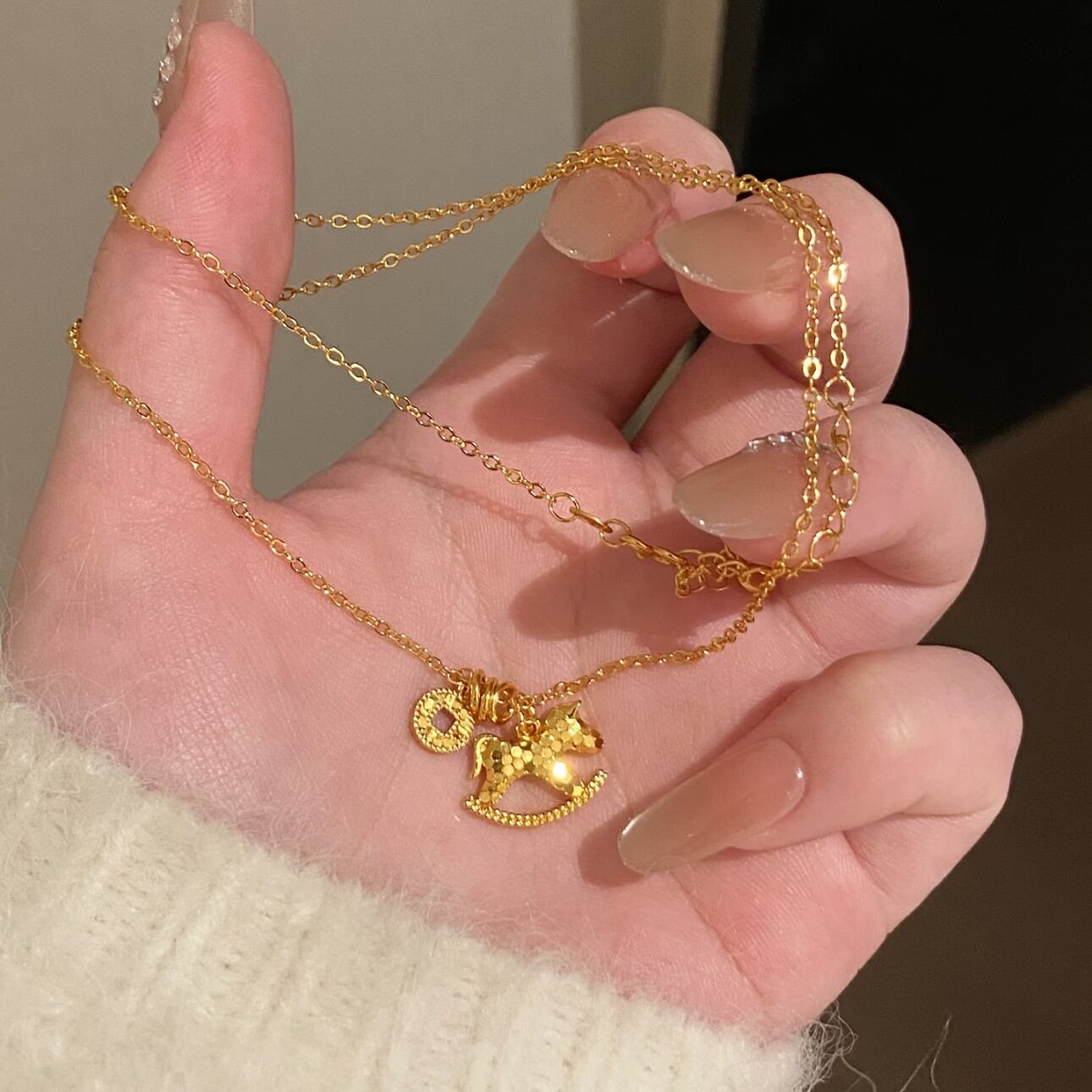 沙金饰品碎冰冰钱币小马套链吊坠项链女24K黄金色轻奢小众锁骨链