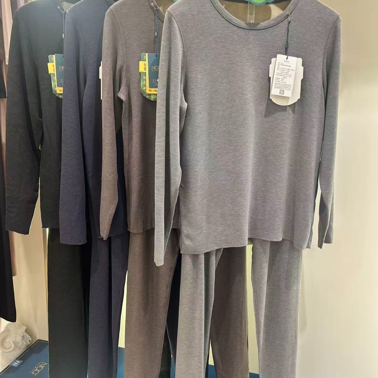 NGG男款铂金蚕丝润肤保暖内衣秋冬双面磨毛发热绒秋衣秋裤977套装