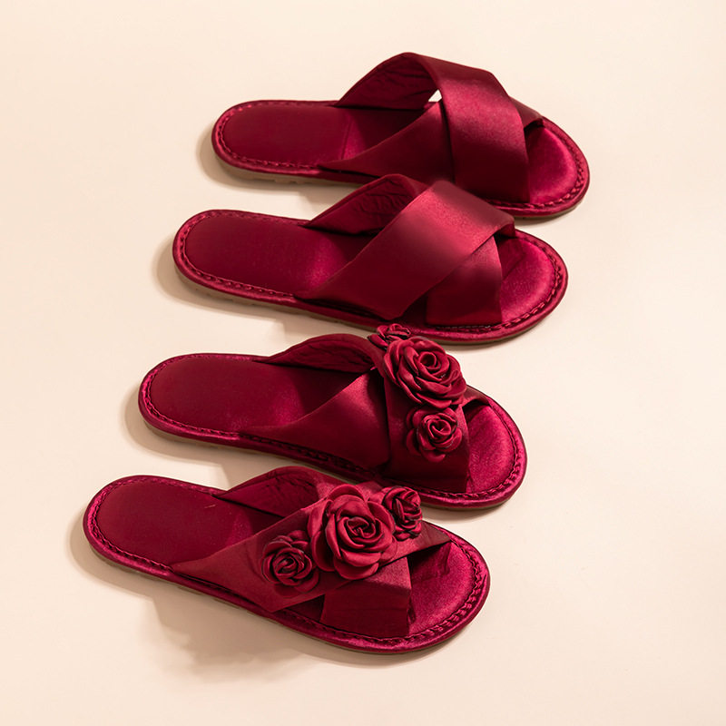 结婚拖鞋高级感缎面轻奢交叉带小山茶花居家防滑静音轻奢软底拖鞋
