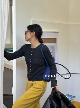 MADEINOST圆领针织衫女秋冬长袖上衣设计感彩色纽扣修身简约开衫