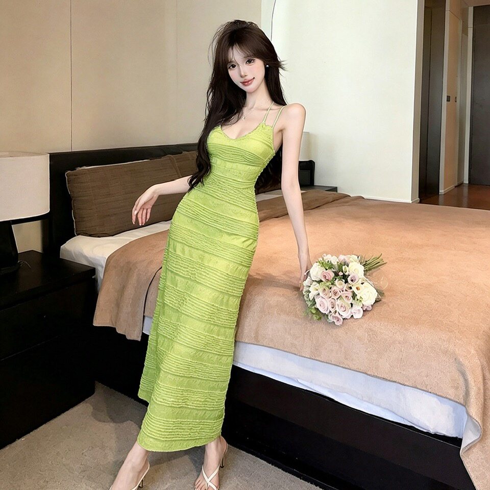 性感吊带连衣裙纯色度假长裙