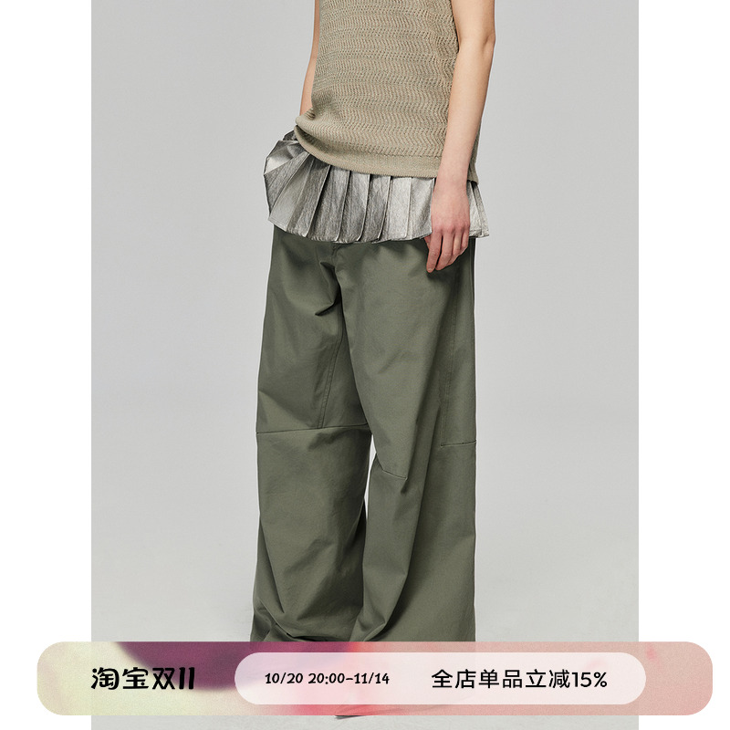 银色短款百褶裙片搭裙