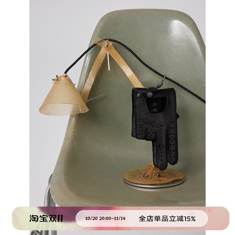 羊皮镂空雕花驾驶手套