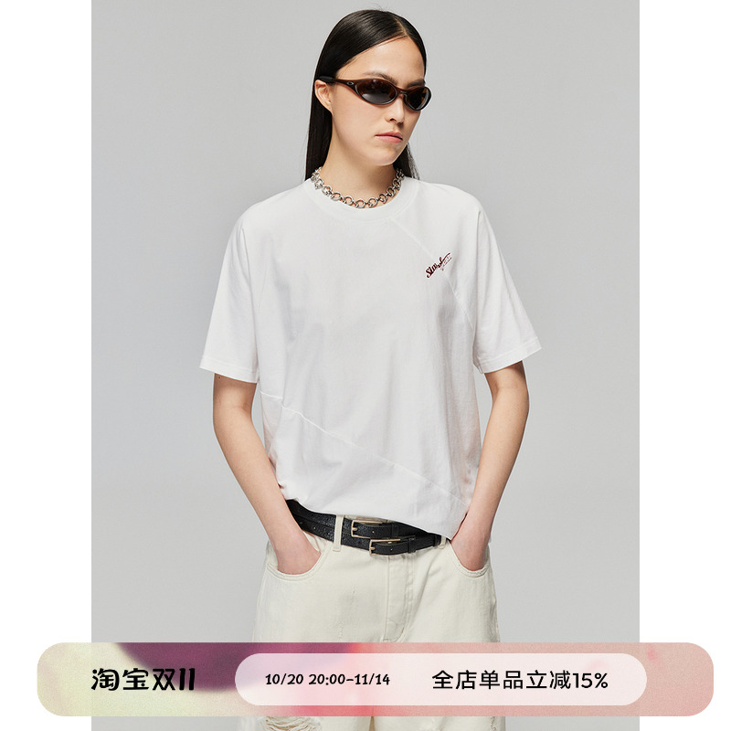 螺旋裁剪错位LOGO圆领短袖T恤