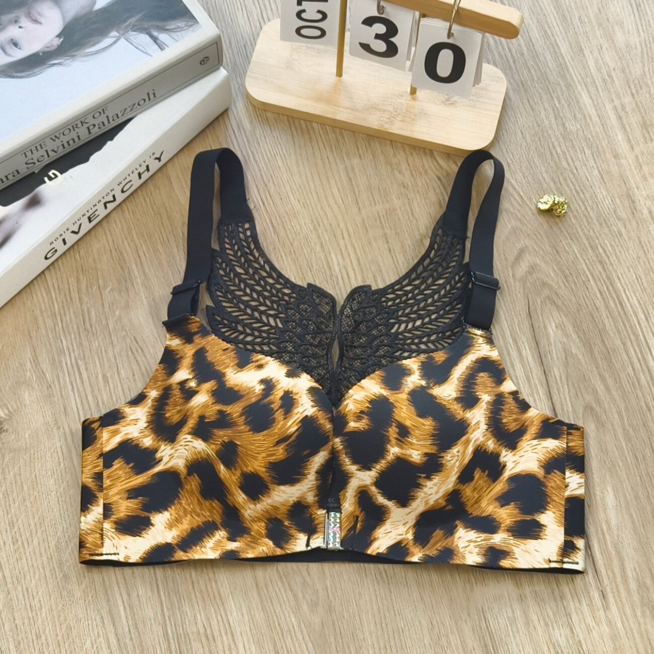 羽翼聚拢内衣女前扣美背豹纹大码无痕无钢圈收副乳聚拢防下垂文胸