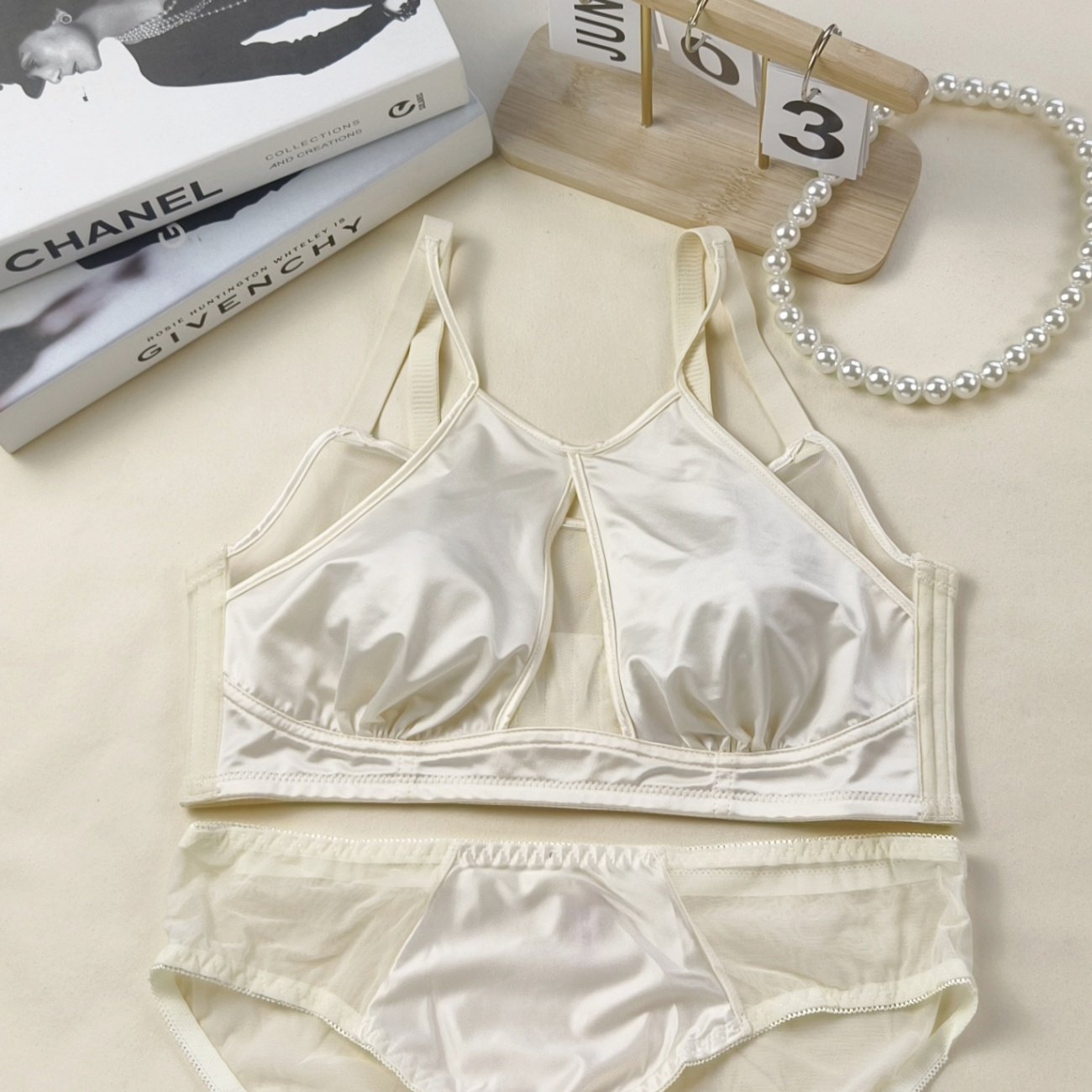 超薄款大胸显小显瘦内衣女士提拉防下垂性感美胸防凸点文胸罩套装,女士内衣/男士内衣/家居服,文胸,淘宝优惠券,粉丝福利购,淘宝优惠卷