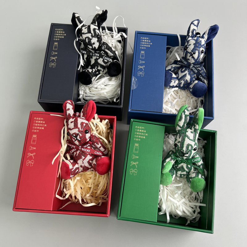 高级礼盒！精致兔子玩偶！车载香薰挂件汽车出风口装饰车内香氛水