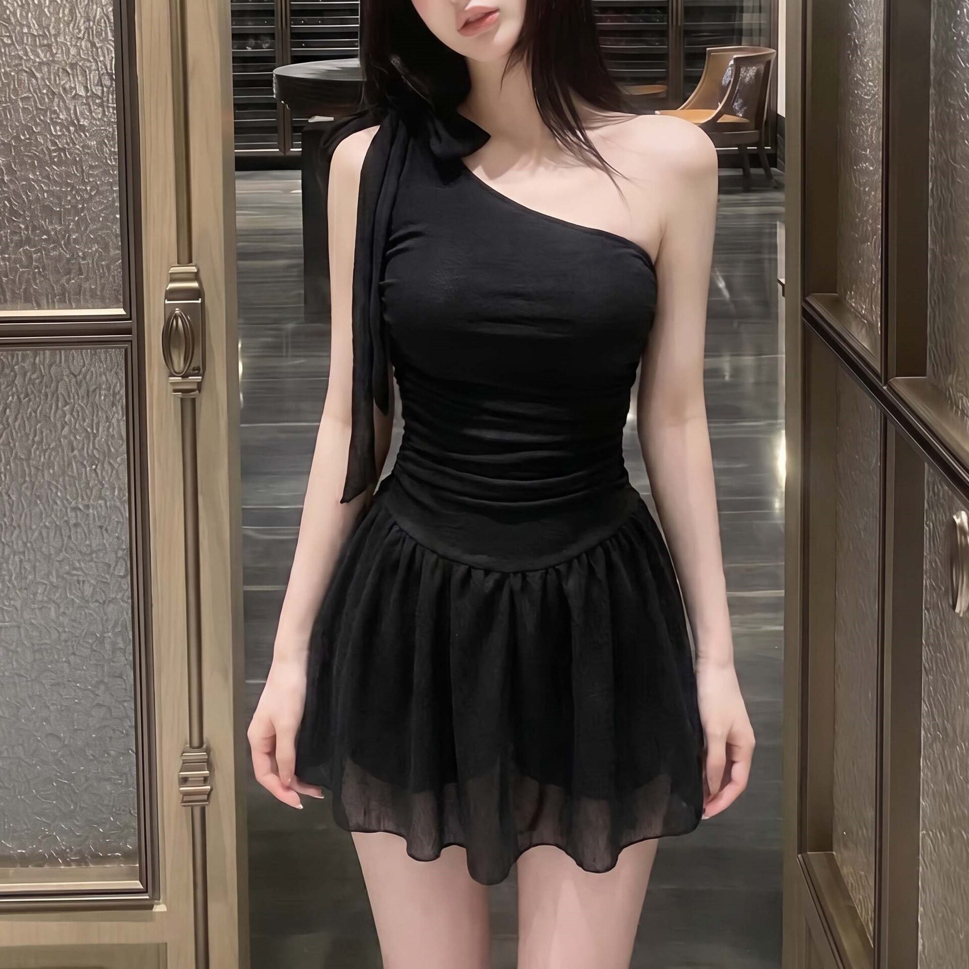 保守性感单肩蝴蝶结连体泳衣女平角裤黑色收腰显瘦A字裙式游泳衣