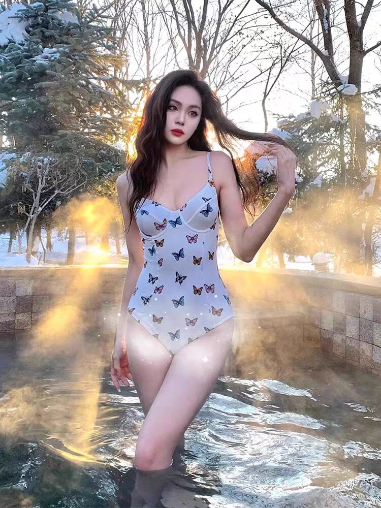 新款连体泳衣女性感遮肚显瘦钢托聚拢比基尼裙式蝴蝶印花仙女网红