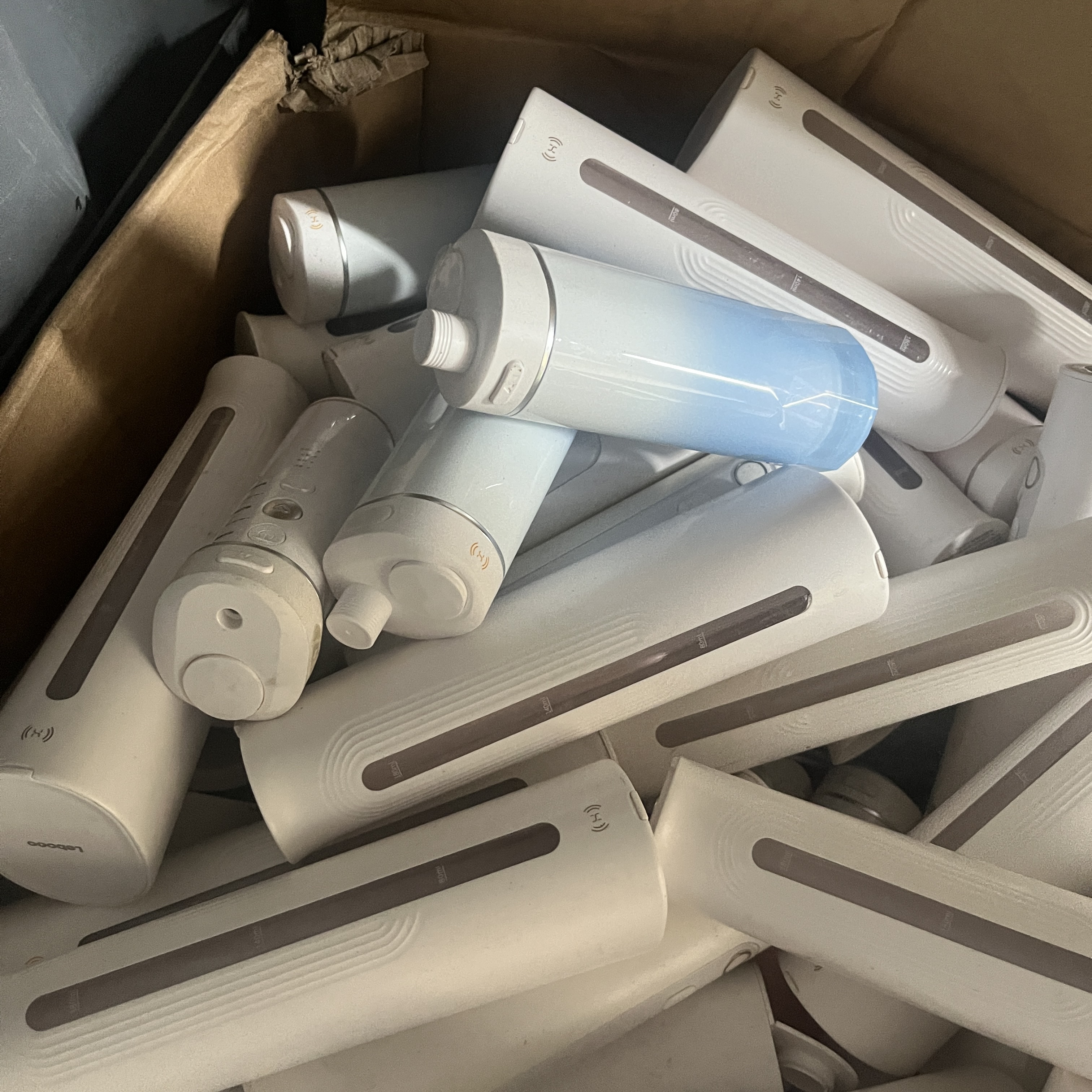 二手某品牌电商售后机智能冲牙器带蓝牙默认不知好坏Dⅰy研究价