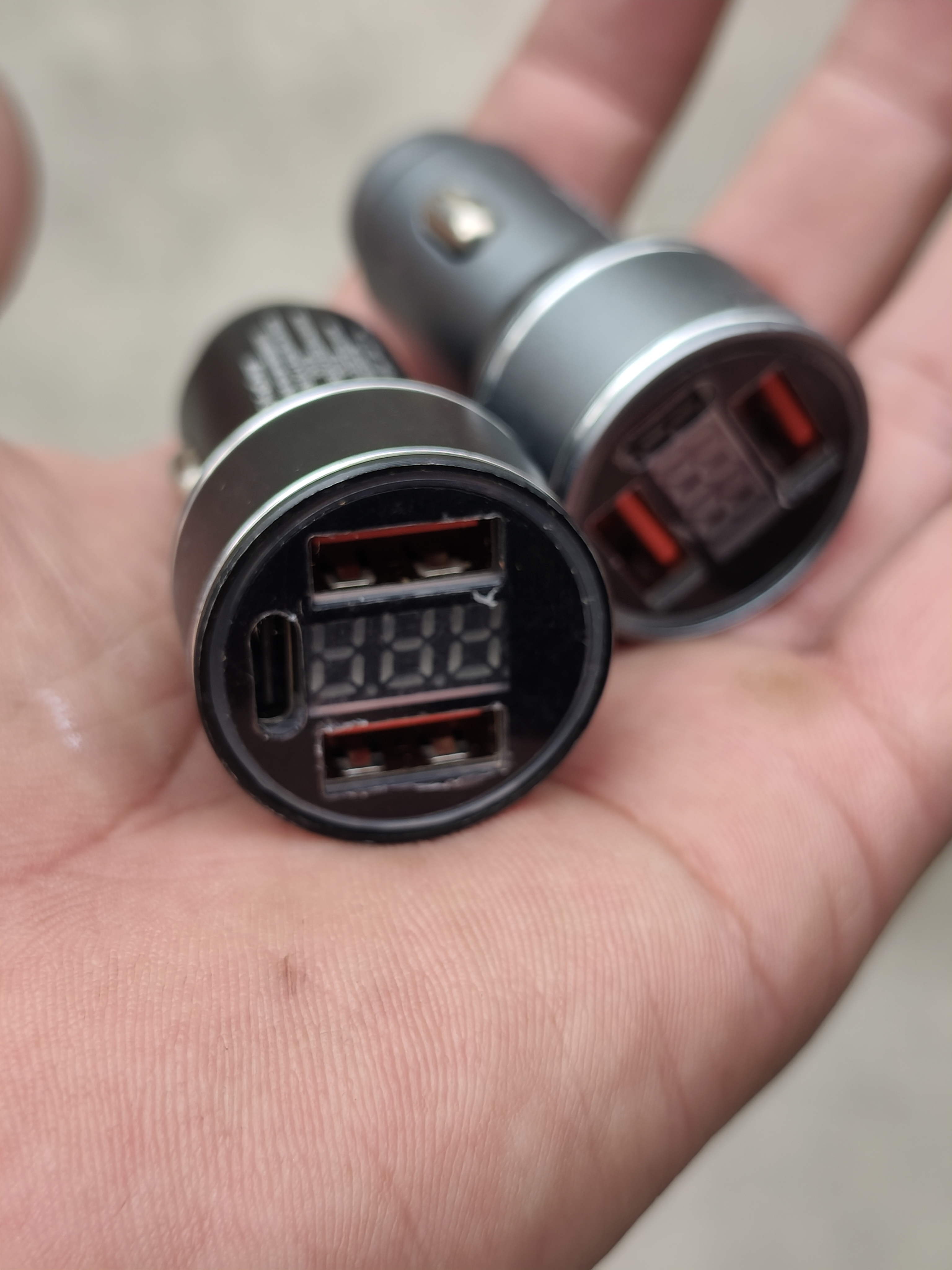 散新的带屏幕表面有点花车载充电器手机超级快充头点烟器转换插头