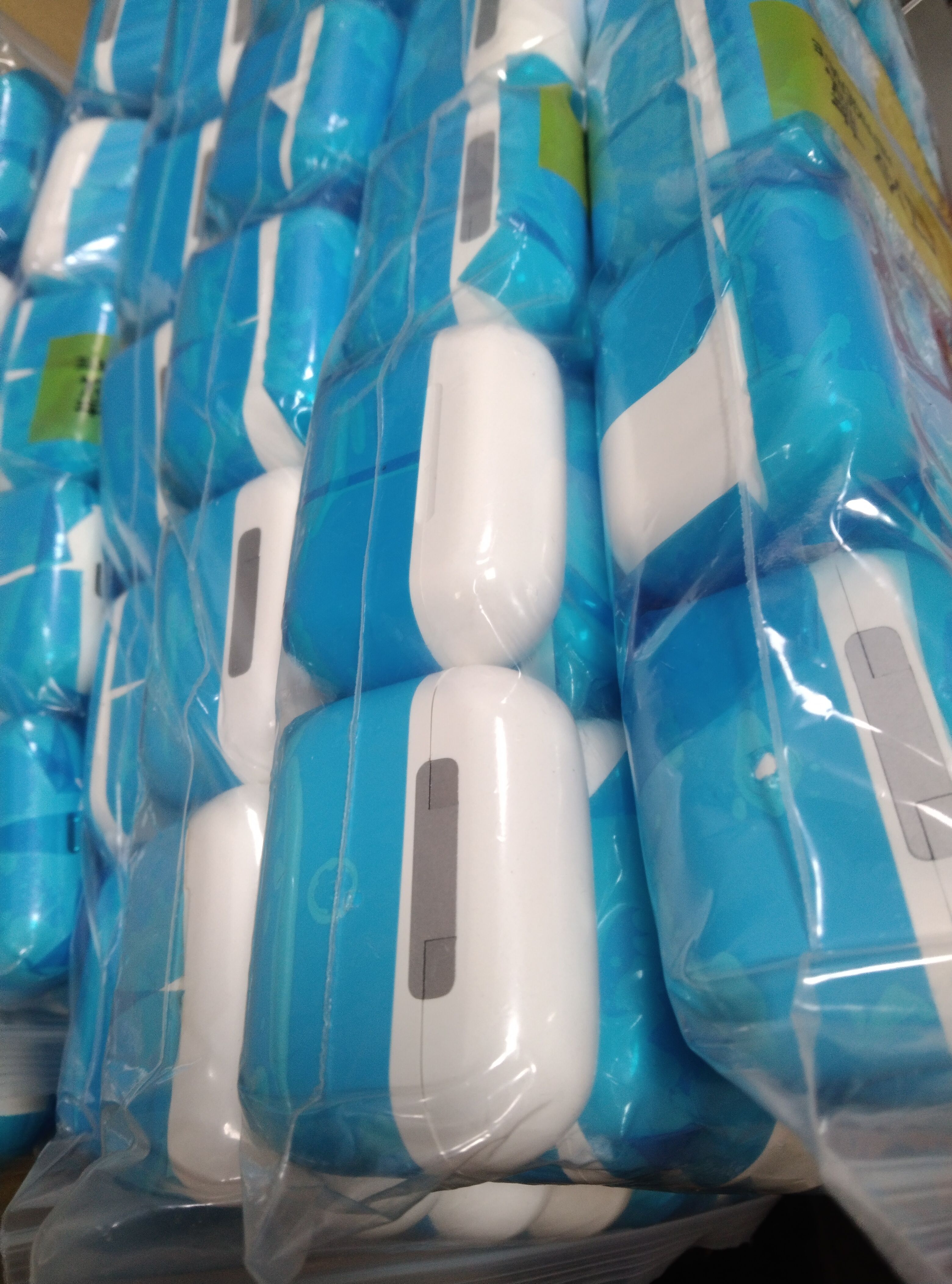3袋耳机充电仓半成品没有带耳机 研究价售出不退不换