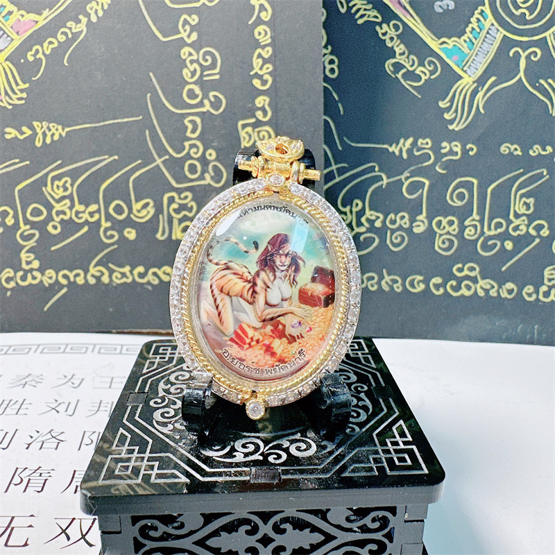 泰国佛牌原庙真品代购带回虎女舍赢横刀夺爱乔舍老虎吊坠钻壳