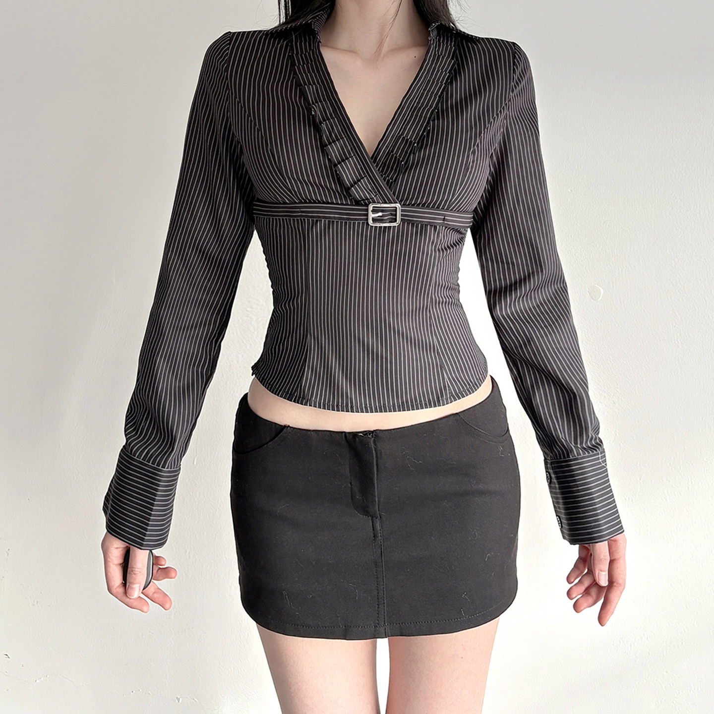 高知轻熟风金属扣V领条纹衬衫女