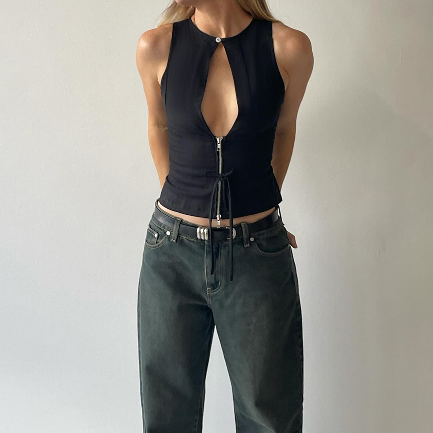 轻欧辣妹简约设计感拉链系带背心