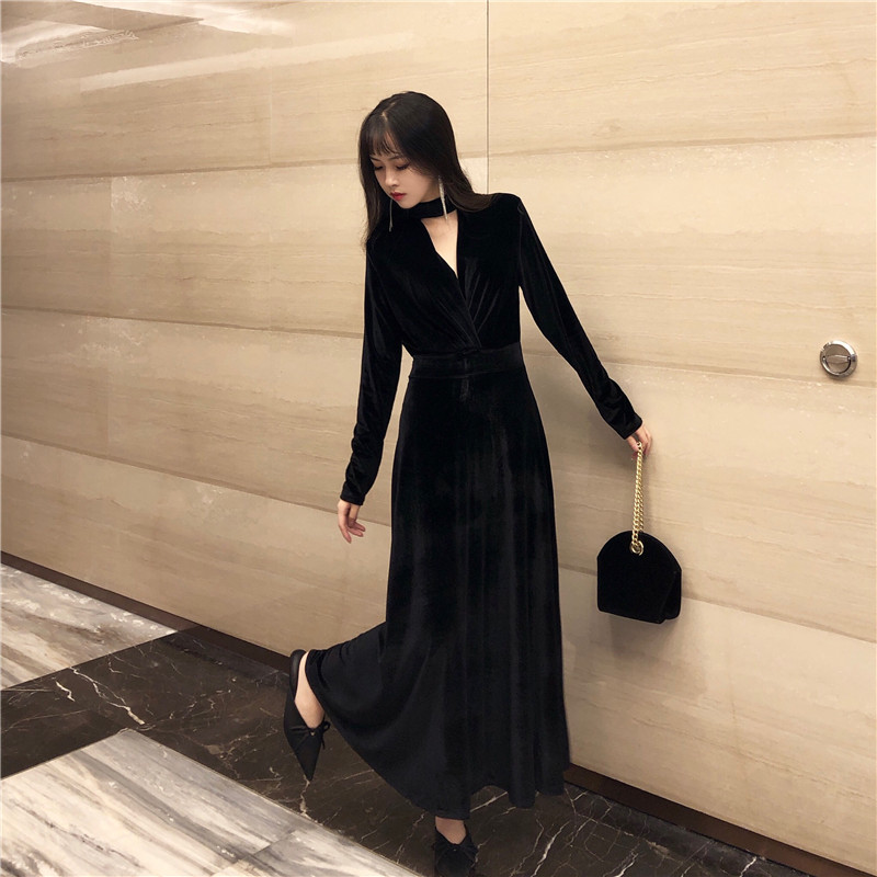 丝绒小黑裙