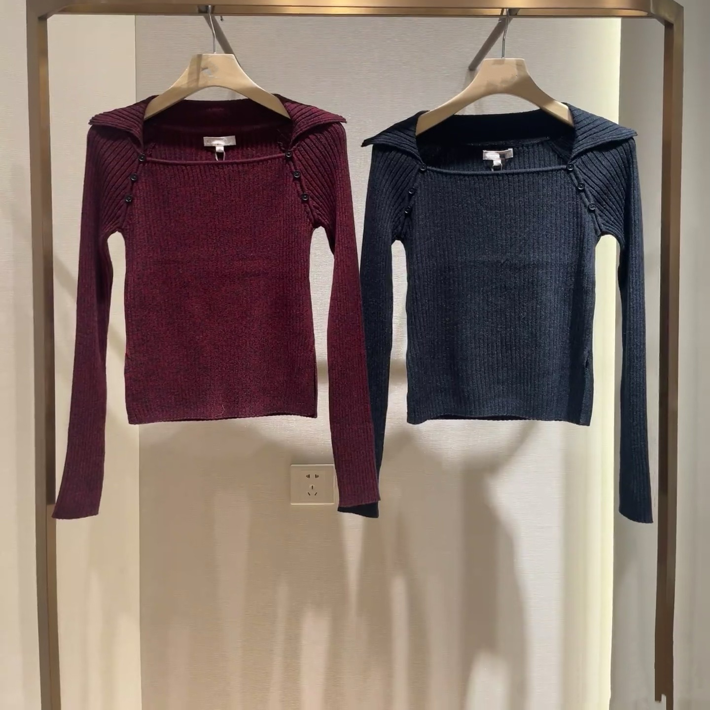 JR 2025冬季新款 设计感显瘦羊毛修身打底针织衫女上衣XRJ7M06B