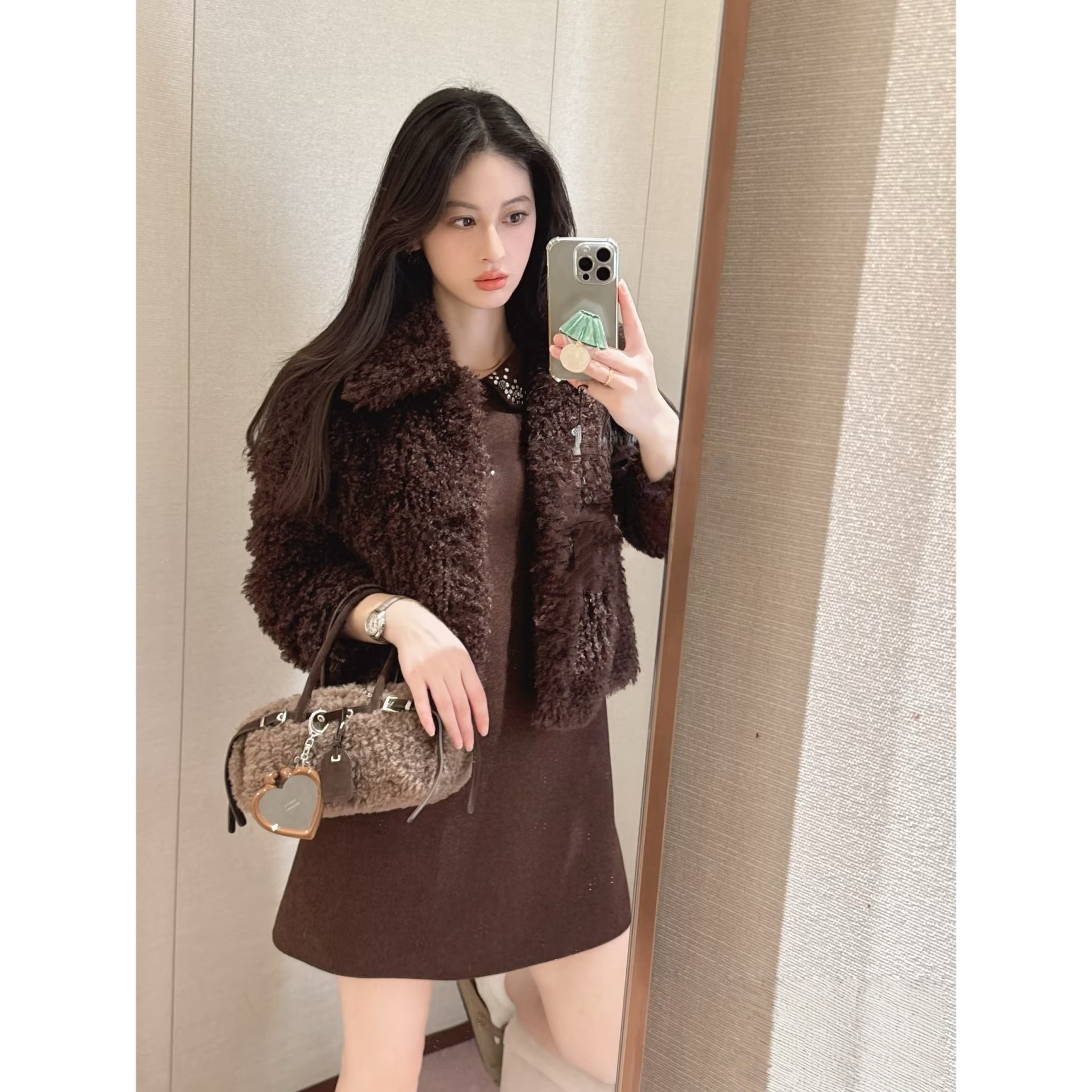 JR 2025冬季新款 时尚翻领珊瑚绒宽松羊羔绒短外套大衣XRJ7W09B