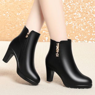 靴 百搭英伦时装 英伦风高跟靴子女冬新款 2024加绒保暖短靴女时尚