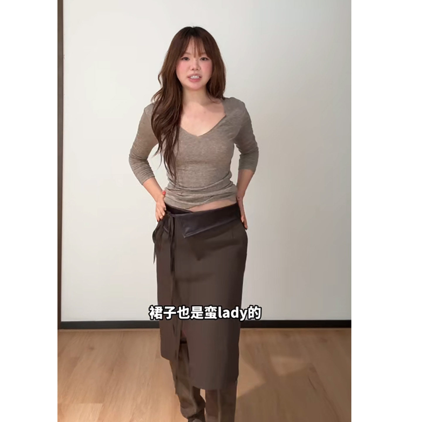 法式复古辣妹翻腰半身裙女设计感修身百搭斜门襟一片式开衩半裙