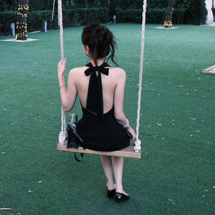 辣妹性感挂脖露背连衣裙女2026新款 显瘦黑色包臀短裙 年会礼服修身