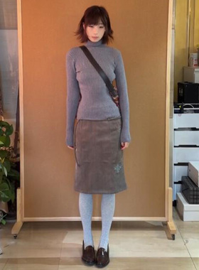 复古植物刺绣半身裙女设计小众修身侧拉链直筒微A字利落麂皮中裙