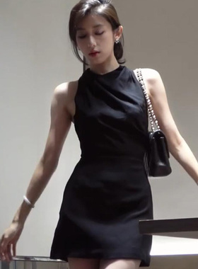 辣妹性感挂脖露背无袖连衣裙女晚会礼服修身收腰气质打底荡领短裙