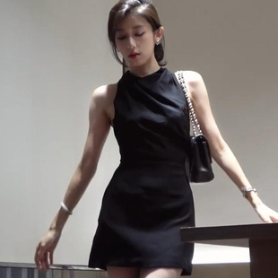 辣妹性感挂脖露背无袖连衣裙女晚会礼服修身收腰气质打底荡领短裙