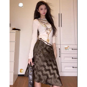 浪漫复古金属光泽感肌理半身裙女设计感高腰气质不规则下摆中长裙