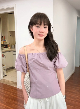 设计感紫色一字肩上衣女夏季新款露肩抽褶修身显瘦小衫泡泡袖衬衫