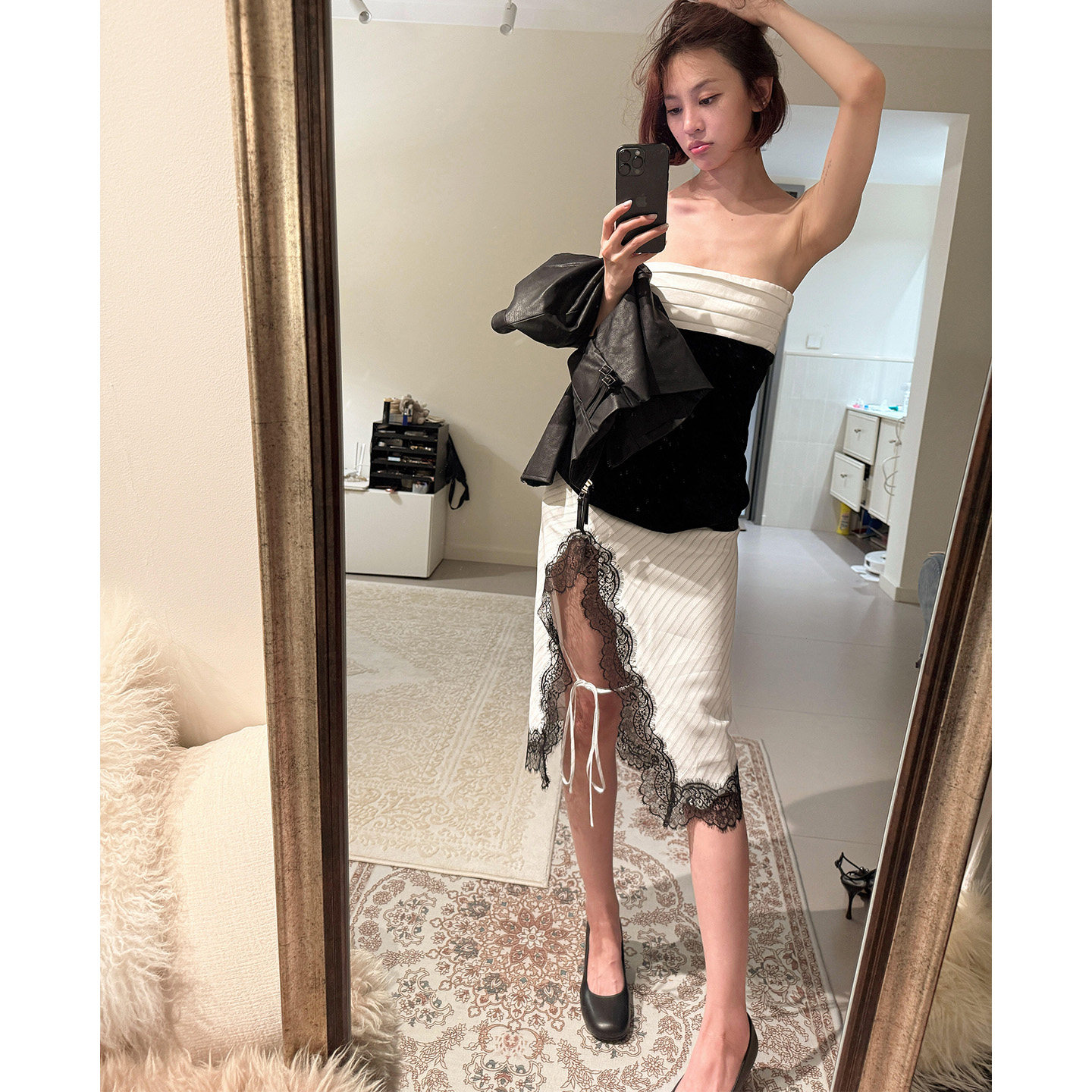 辣妹黑白条纹蕾丝拼接半身裙