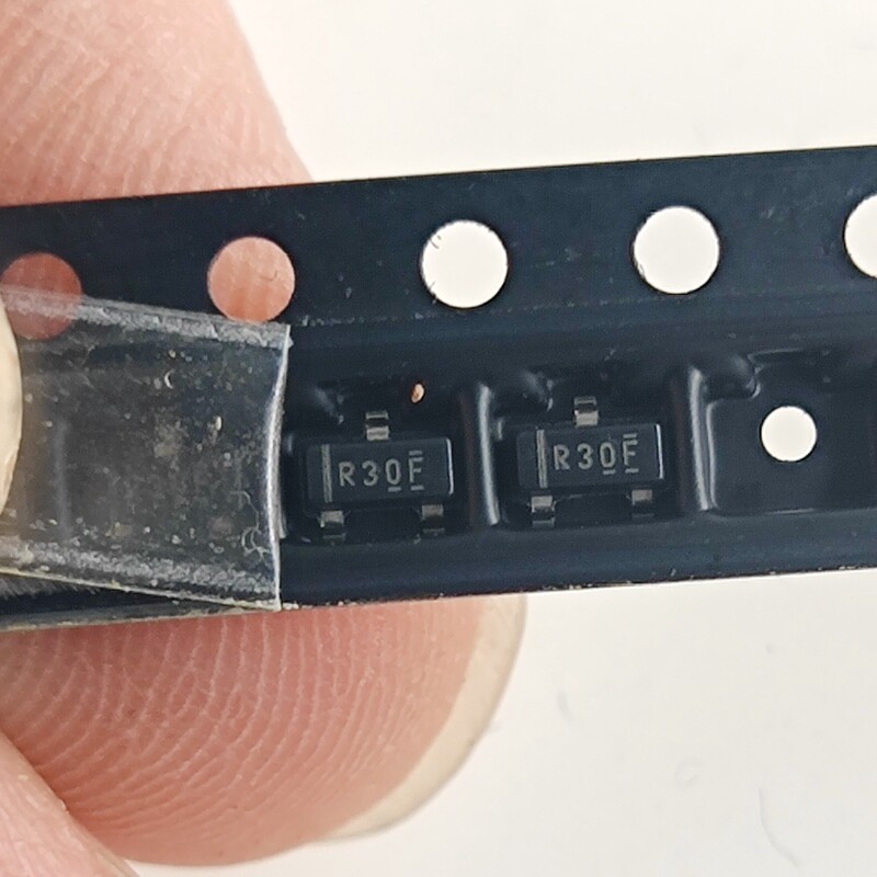 REF3030AIDBZR 丝印R30F 电压基准IC芯片 全新原装进口 SOT-23