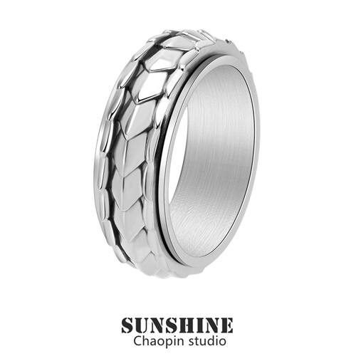 男潮龙鳞戒指钛钢解压可旋转