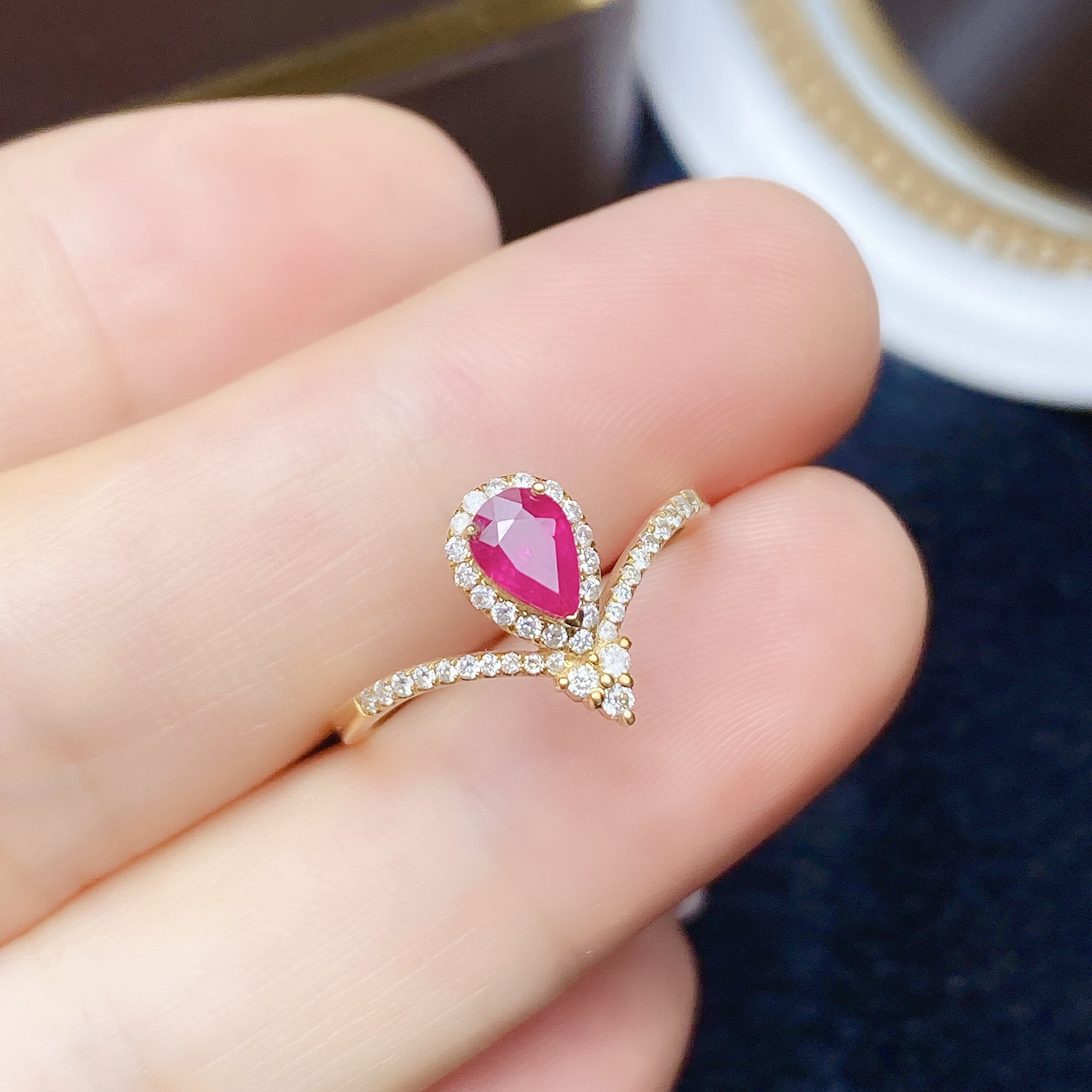 腾利天然红宝石戒指18k黄金配钻石鸽血红水滴形皇冠女戒时尚大气