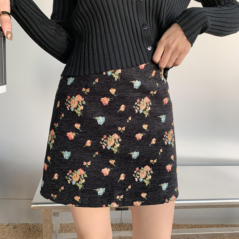 Korean version of high waisted short skirt with thin character in autumn and winter