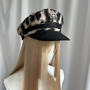 秋冬时尚豹纹鸭舌帽显脸小海军风帽子女勋章水手帽休闲百搭平顶帽