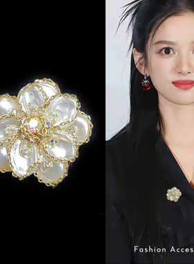 设计感双层花朵胸针锆石贝壳饰品