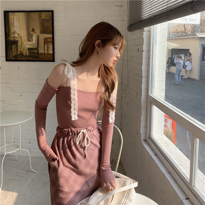 Real shooting lace shoulder strap can be sweet or salt, off the shoulder Long Sleeve Tee