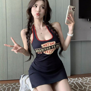 ins风休闲运动紧身收腰连衣裙女学生夏季百搭挂脖无袖包臀短裙子