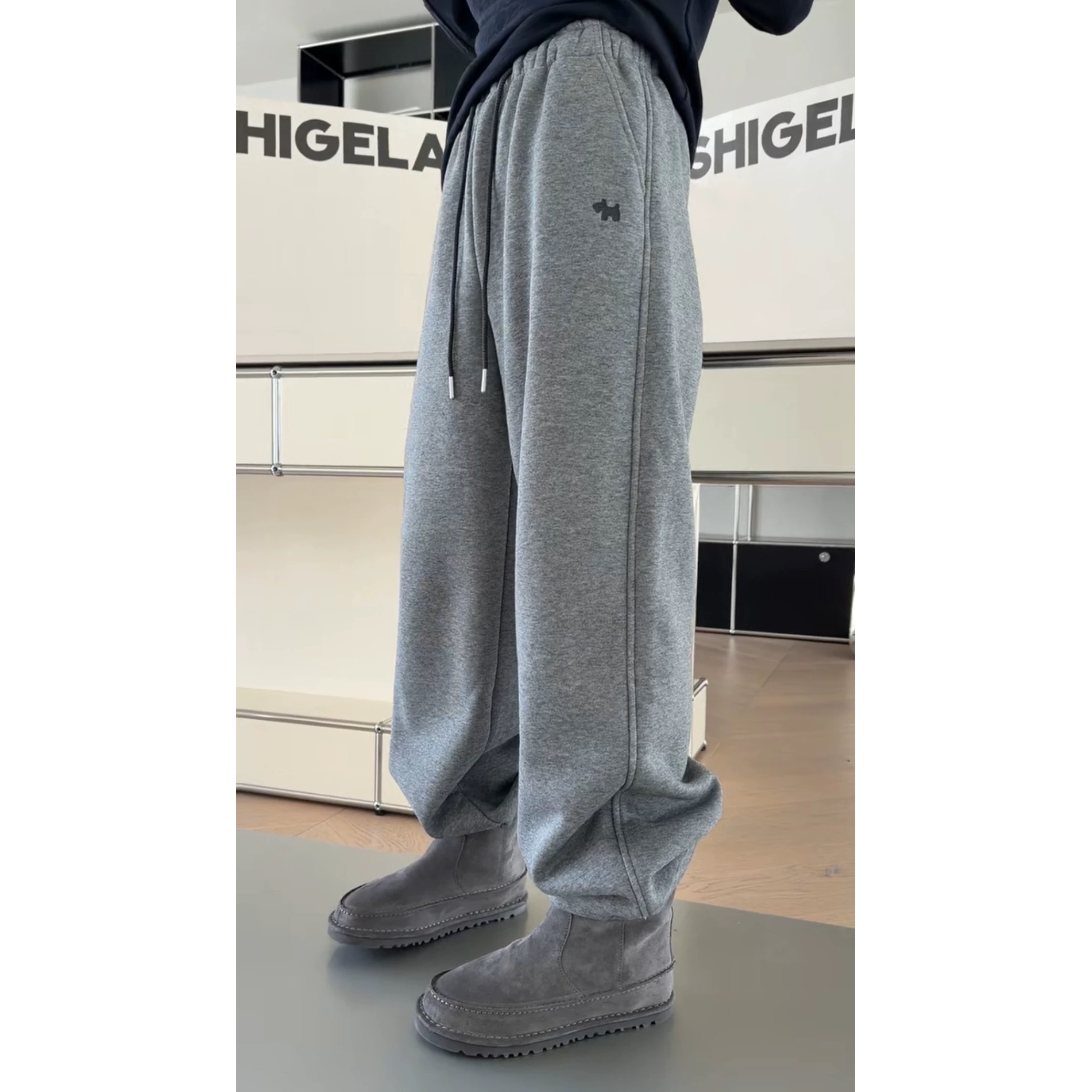 诗歌兰女装2025冬款 25-1032运动时髦潮流松紧腰加绒狗狗卫裤女