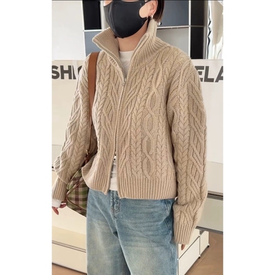 诗歌兰2025冬新款女装 61020复古简约休闲立领拉链麻花纹短毛衣女